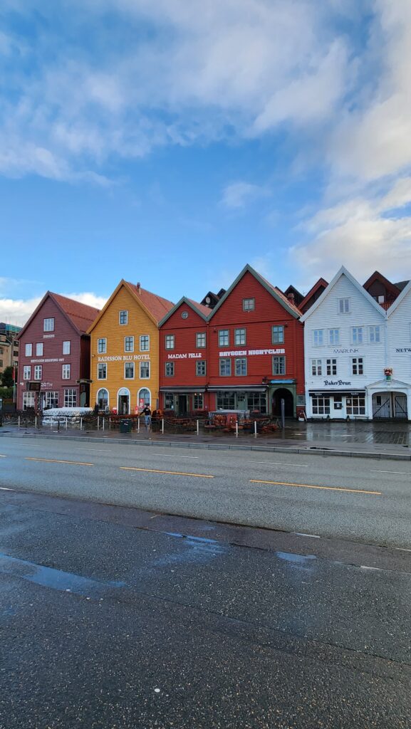 Hening yang Menyembuhkan, Belajar Hidup Tak Tergesa dari Kota Tua Bergen, Norway